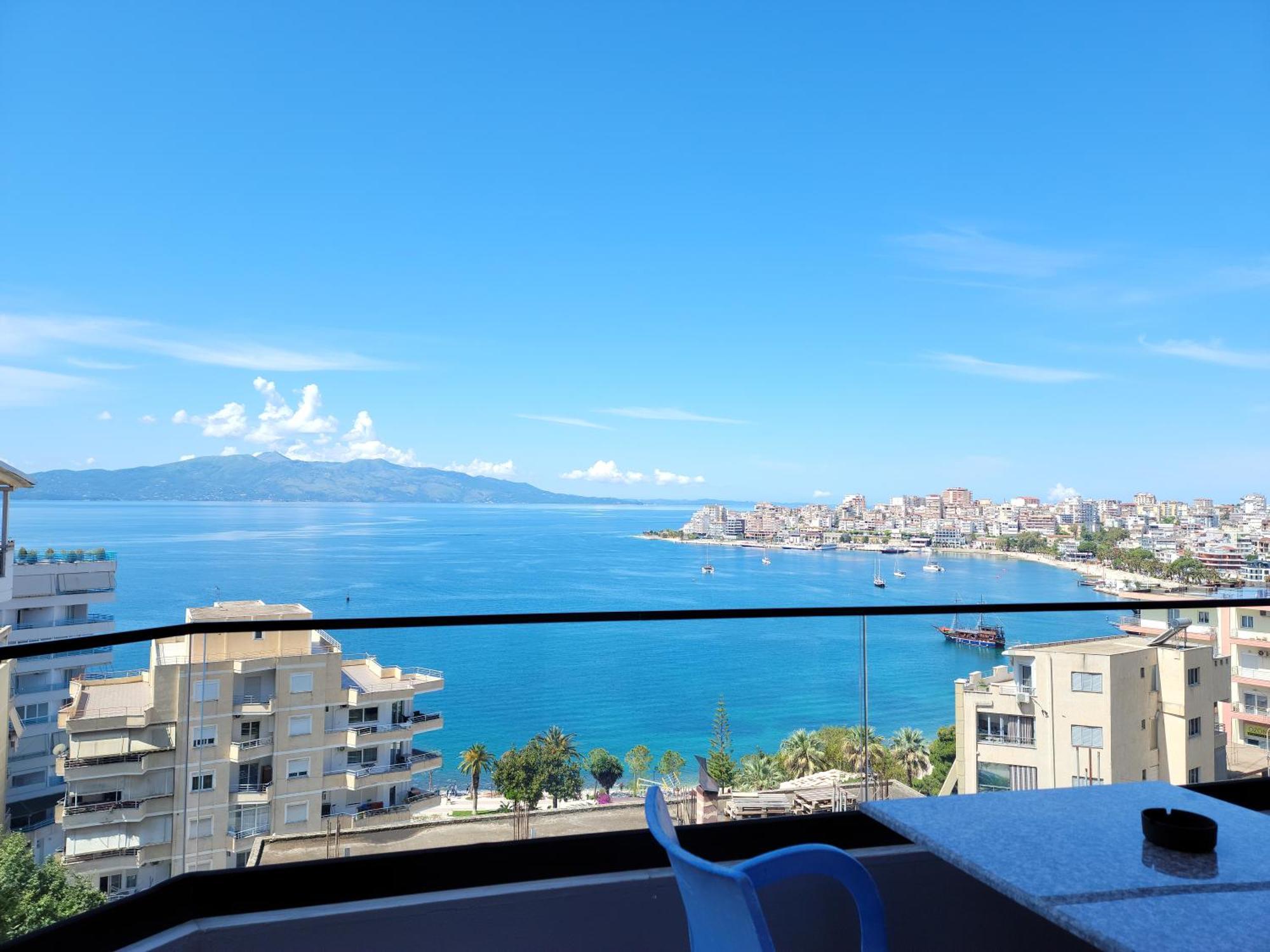 Crystal Apartment *