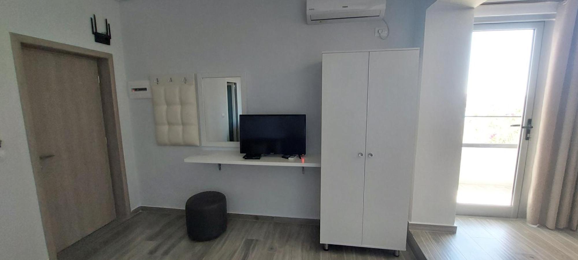 Crystal * Sarande